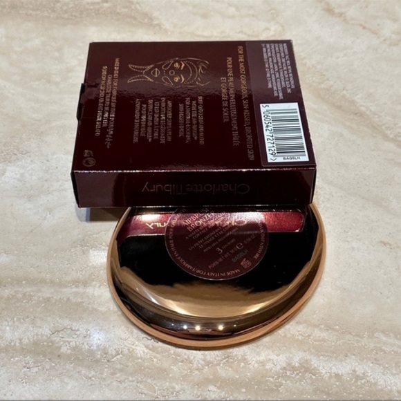 Charlotte Tilbury Airbrush Bronzer - Tan - Picture 7 of 9